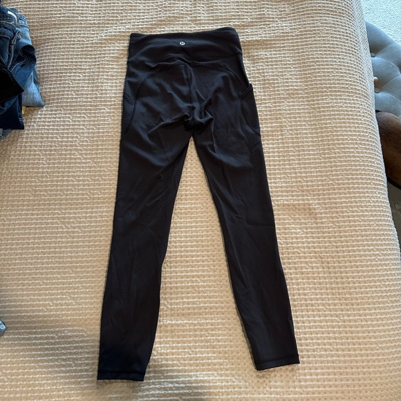Lululemon Women’s Fast and Free highrise tights w/ pockets - size 4 (runs small) - Picture 2 of 4